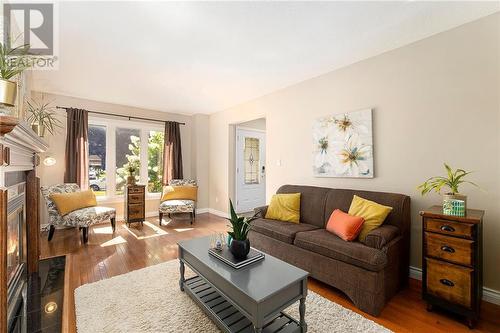 267 Wood Avenue, Smiths Falls, ON - Indoor Photo Showing Living Room