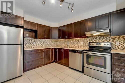 33 Fallengale Crescent, Ottawa, ON - Indoor Photo Showing Kitchen