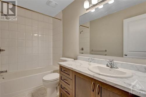 33 Fallengale Crescent, Ottawa, ON - Indoor Photo Showing Bathroom