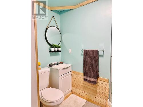 1300 2A  S Avenue, Cranbrook, BC - Indoor Photo Showing Bathroom