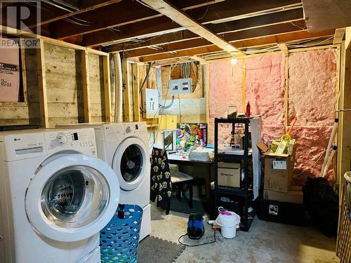 1300 2A  S Avenue, Cranbrook, BC - Indoor Photo Showing Laundry Room