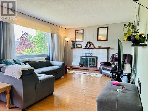 1300 2A  S Avenue, Cranbrook, BC - Indoor Photo Showing Living Room With Fireplace