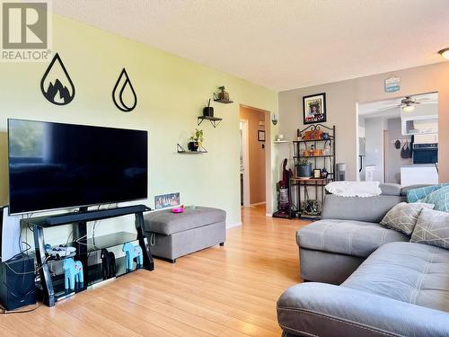 1300 2A  S Avenue, Cranbrook, BC - Indoor Photo Showing Living Room