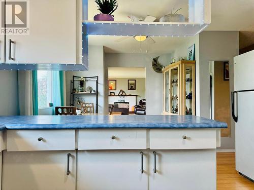 1300 2A  S Avenue, Cranbrook, BC - Indoor Photo Showing Kitchen