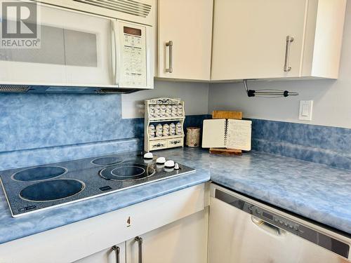 1300 2A  S Avenue, Cranbrook, BC - Indoor Photo Showing Kitchen