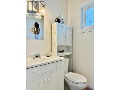 1300 2A  S Avenue, Cranbrook, BC - Indoor Photo Showing Bathroom