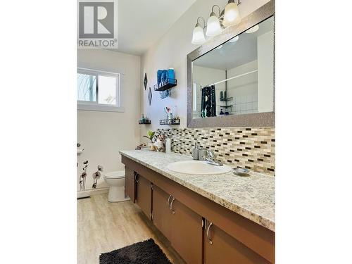 1300 2A  S Avenue, Cranbrook, BC - Indoor Photo Showing Bathroom