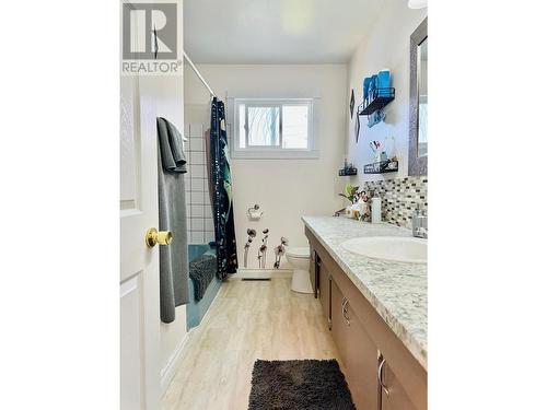 1300 2A  S Avenue, Cranbrook, BC - Indoor Photo Showing Bathroom