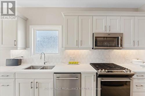 11 Gilbert Crescent, Prince Edward County (Wellington), ON - Indoor Photo Showing Kitchen With Double Sink With Upgraded Kitchen