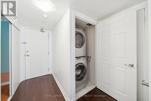 407 - 225 Wellesley Street E, Toronto (Cabbagetown-South St. James Town), ON - Indoor Photo Showing Laundry Room