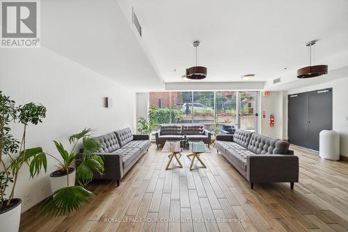 407 - 225 Wellesley Street E, Toronto (Cabbagetown-South St. James Town), ON - Indoor Photo Showing Living Room