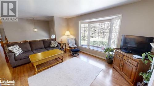 357 Ravenscliffe Road, Huntsville, ON - Indoor Photo Showing Living Room