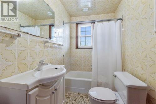 595 Centrale Street, Memramcook, NB - Indoor Photo Showing Bathroom