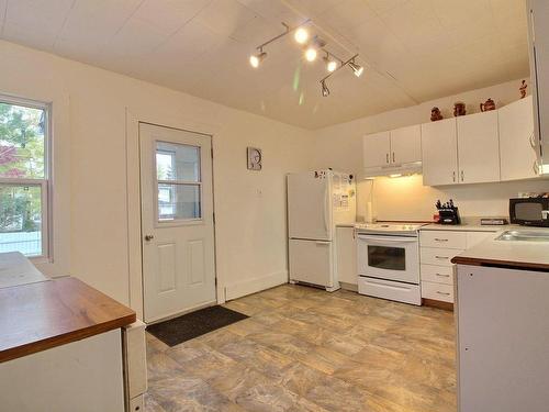 Kitchen - 16 Av. Matapédia, Rouyn-Noranda, QC - Indoor Photo Showing Kitchen