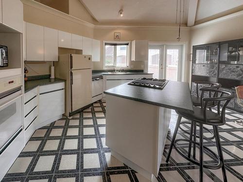 101-45 Hudsons Bay Trail, Kamloops, BC - Indoor Photo Showing Kitchen