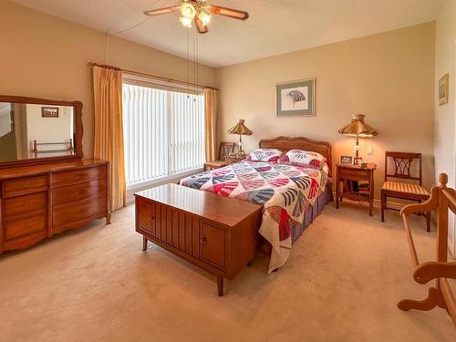 101-45 Hudsons Bay Trail, Kamloops, BC - Indoor Photo Showing Bedroom