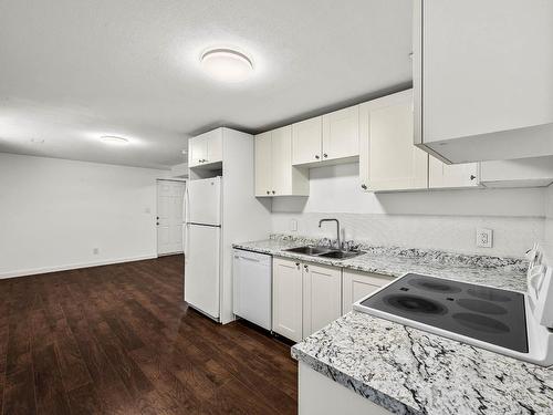 1188 Kamwood Place, Kamloops, BC - Indoor Photo Showing Kitchen With Double Sink