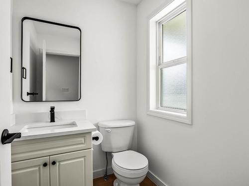 1188 Kamwood Place, Kamloops, BC - Indoor Photo Showing Bathroom