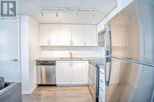 1006 - 3091 Dufferin Street, Toronto (Yorkdale-Glen Park), ON - Indoor Photo Showing Kitchen With Stainless Steel Kitchen With Double Sink