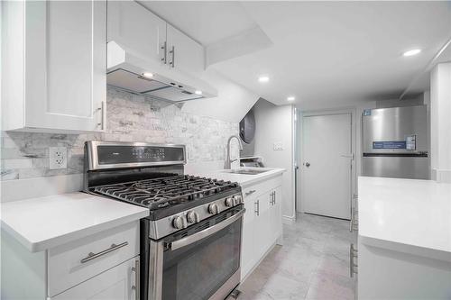 27 East 26Th Street, Hamilton, ON - Indoor Photo Showing Kitchen