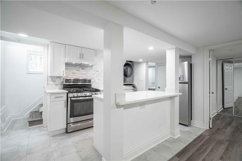 27 East 26Th Street, Hamilton, ON - Indoor Photo Showing Kitchen