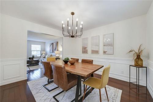 1228 Hammond Street, Burlington, ON - Indoor Photo Showing Dining Room