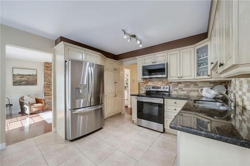 1228 Hammond Street, Burlington, ON - Indoor Photo Showing Kitchen