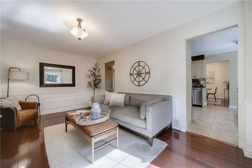 1228 Hammond Street, Burlington, ON - Indoor Photo Showing Living Room