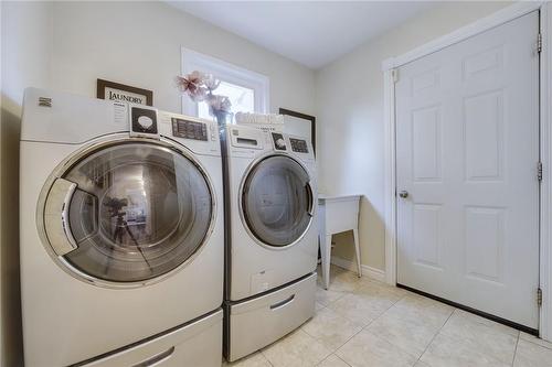 1228 Hammond Street, Burlington, ON - Indoor Photo Showing Laundry Room