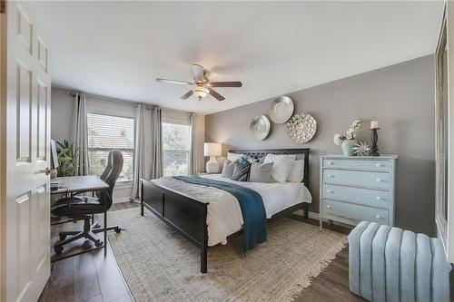 1228 Hammond Street, Burlington, ON - Indoor Photo Showing Bedroom