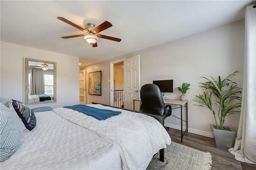 1228 Hammond Street, Burlington, ON - Indoor Photo Showing Bedroom