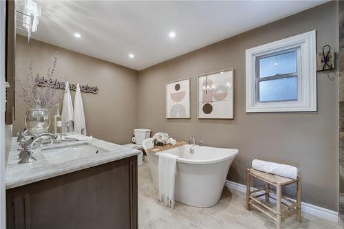 1228 Hammond Street, Burlington, ON - Indoor Photo Showing Bathroom