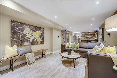 1228 Hammond Street, Burlington, ON - Indoor Photo Showing Living Room