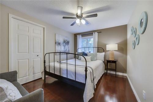 1228 Hammond Street, Burlington, ON - Indoor Photo Showing Bedroom