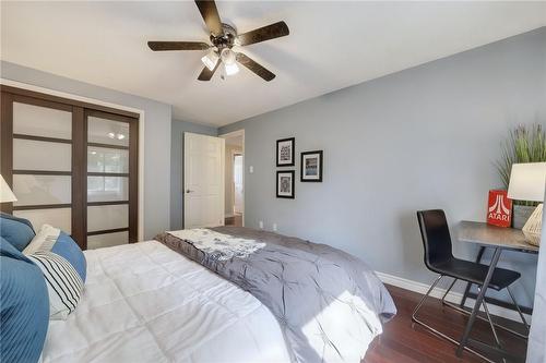 1228 Hammond Street, Burlington, ON - Indoor Photo Showing Bedroom