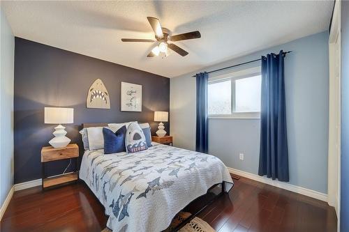 1228 Hammond Street, Burlington, ON - Indoor Photo Showing Bedroom