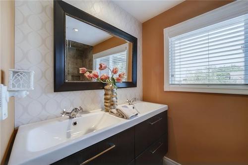 1228 Hammond Street, Burlington, ON - Indoor Photo Showing Bathroom