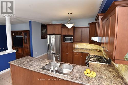 98 Kendrick Court, Hamilton (Ancaster), ON - Indoor Photo Showing Kitchen With Double Sink