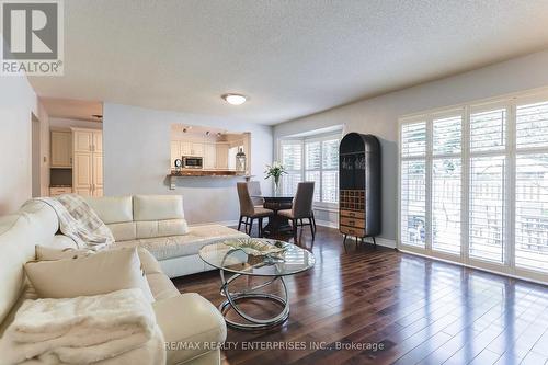 2 - 230 Meadowbrook Drive W, Hamilton (Ancaster), ON - Indoor Photo Showing Living Room