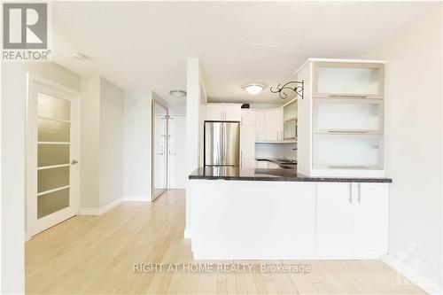 1705 - 1785 Frobisher Lane, Ottawa, ON - Indoor Photo Showing Kitchen