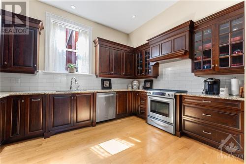 421 Laurier Avenue E, Ottawa, ON - Indoor Photo Showing Kitchen