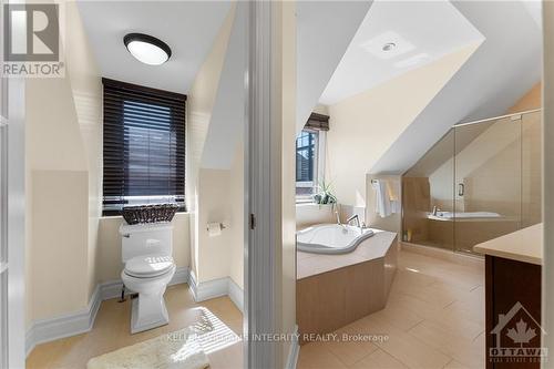 421 Laurier Avenue E, Ottawa, ON - Indoor Photo Showing Bathroom