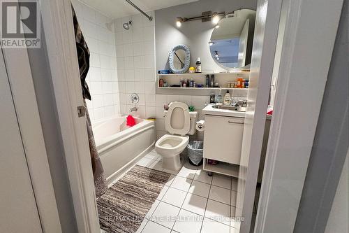 1010 - 255 Richmond Street, Toronto (Moss Park), ON - Indoor Photo Showing Bathroom