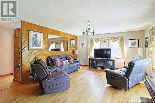 370 King Street, Chipman, NB - Indoor Photo Showing Living Room