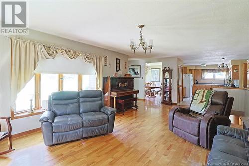 370 King Street, Chipman, NB - Indoor Photo Showing Living Room