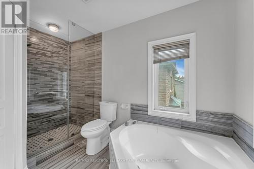 403 Longmore Street, Toronto (Willowdale East), ON - Indoor Photo Showing Bathroom