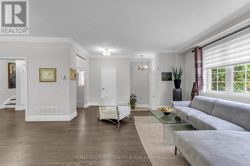 403 Longmore Street, Toronto (Willowdale East), ON - Indoor Photo Showing Living Room