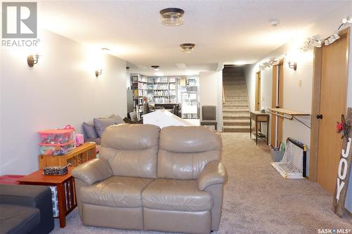 355 Centre Street, Coronach, SK - Indoor Photo Showing Living Room