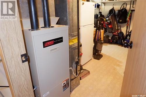 355 Centre Street, Coronach, SK - Indoor Photo Showing Basement