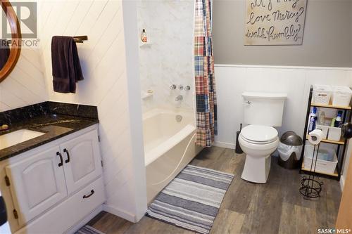 355 Centre Street, Coronach, SK - Indoor Photo Showing Bathroom